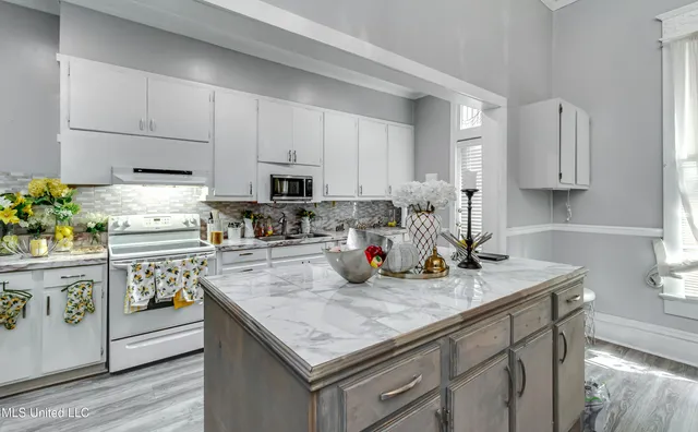 $215,000 | 1110 Jackson Avenue, Yazoo City, MS 39194