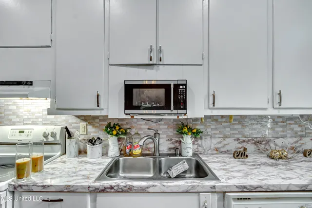 $215,000 | 1110 Jackson Avenue, Yazoo City, MS 39194