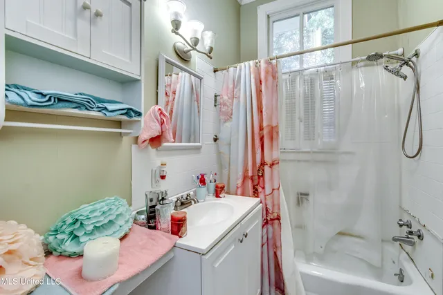 $215,000 | 1110 Jackson Avenue, Yazoo City, MS 39194