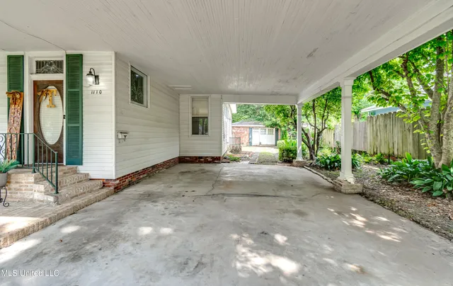 $215,000 | 1110 Jackson Avenue, Yazoo City, MS 39194