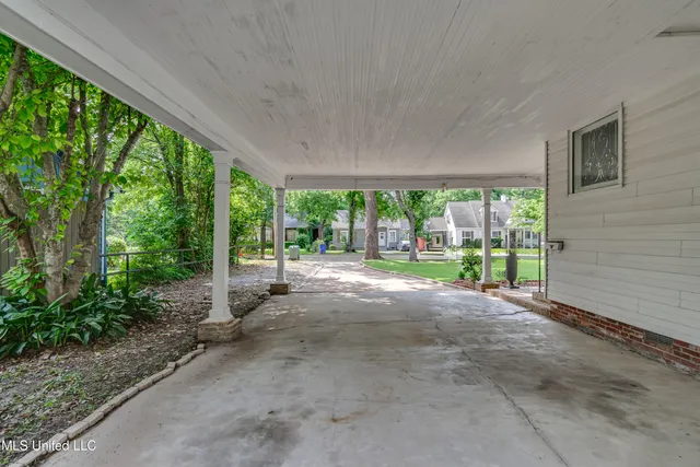 $215,000 | 1110 Jackson Avenue, Yazoo City, MS 39194