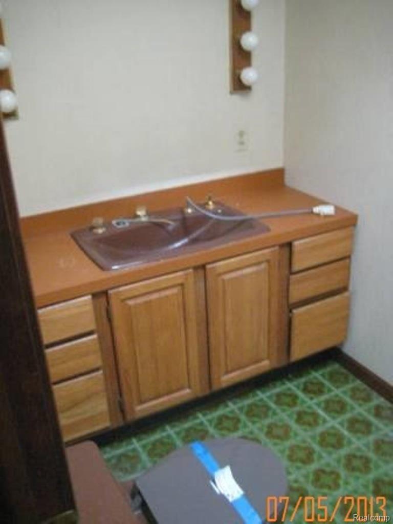 23600 Hall Road Trenton, MI 48183 - Photo 24 of 28 24-Bathroom 2 View 1.jpg