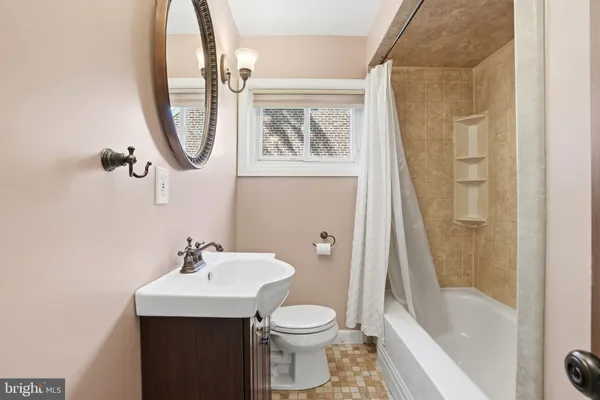 $425,000 | 109 Donnelly Avenue, Aston, PA 19014