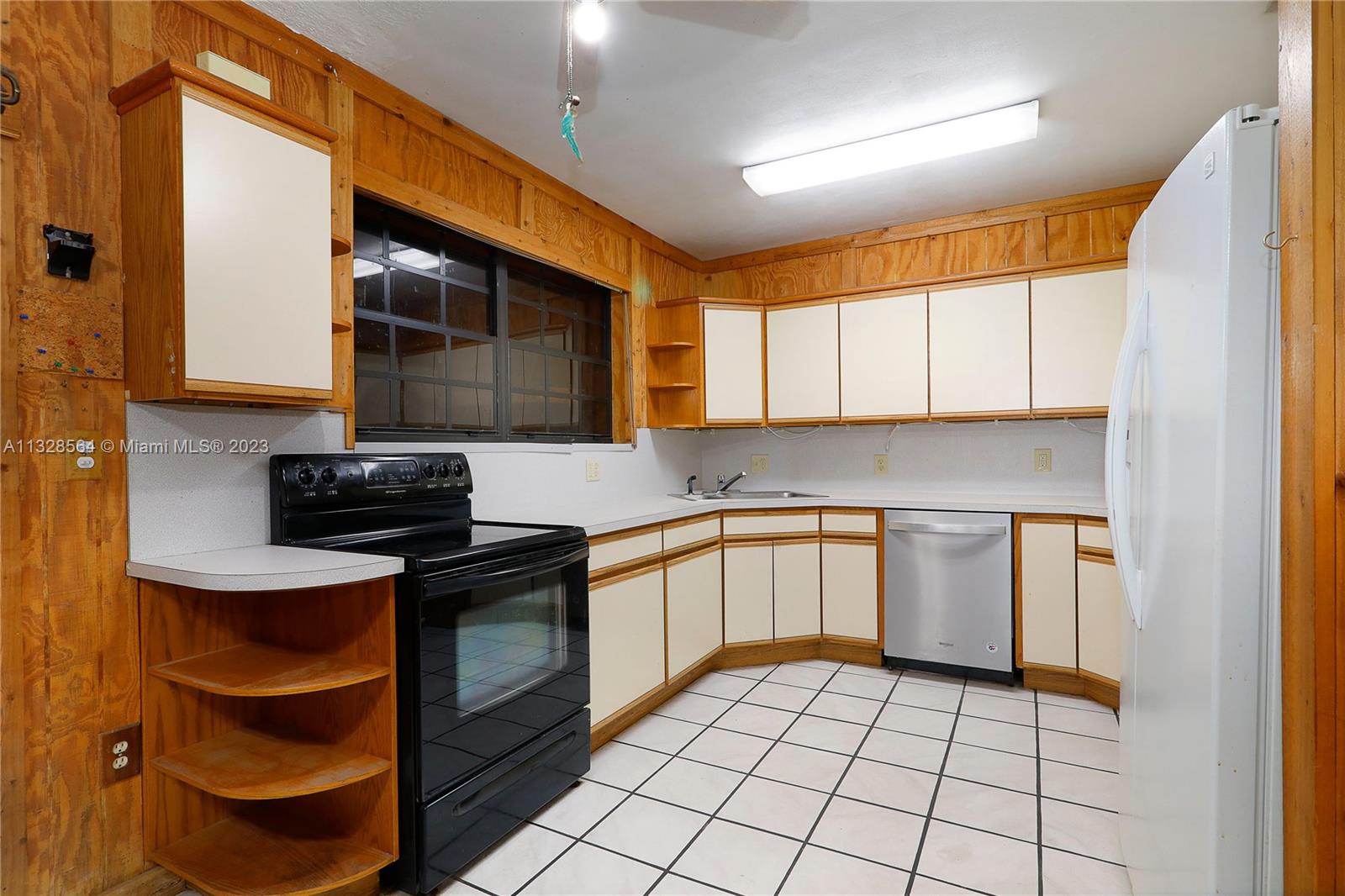 20531 Southwest 116th Road Miami, FL 33189 - Photo 3 of 23 Gallery Image 3