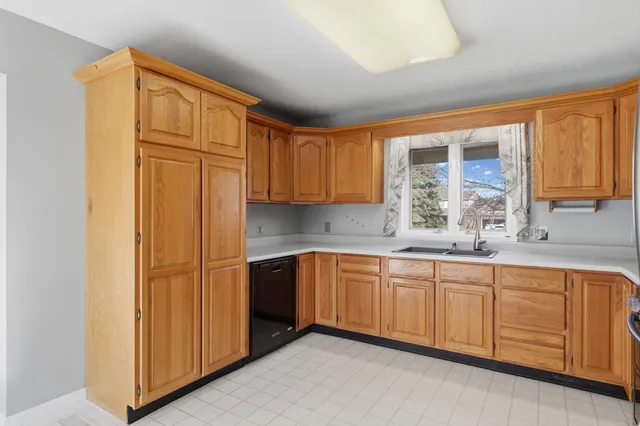 $429,000 | 800 Cambridge Drive, Paxton, IL 60957