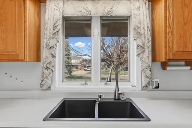 $429,000 | 800 Cambridge Drive, Paxton, IL 60957