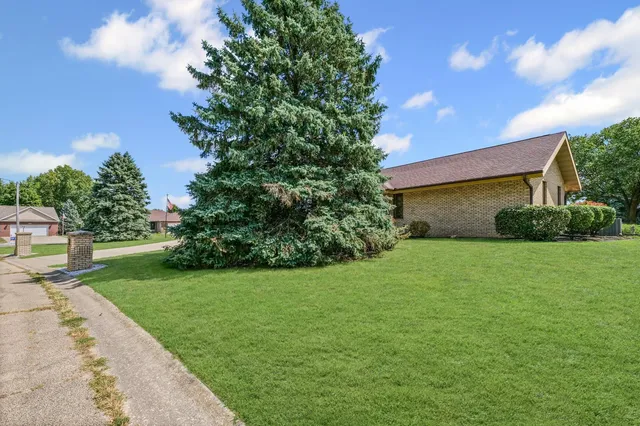 $429,000 | 800 Cambridge Drive, Paxton, IL 60957