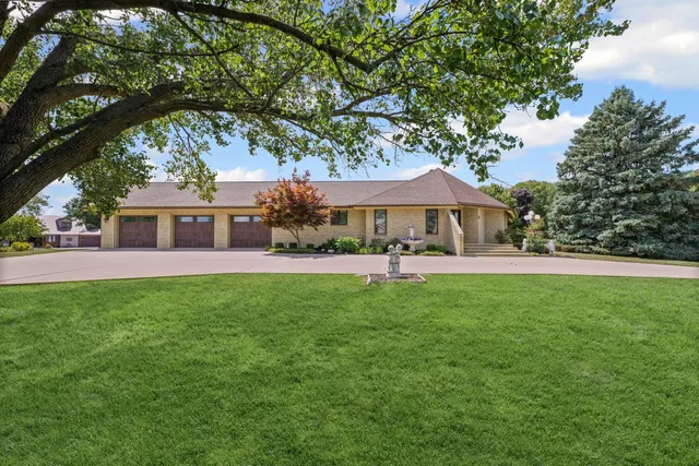 $429,000 | 800 Cambridge Drive, Paxton, IL 60957