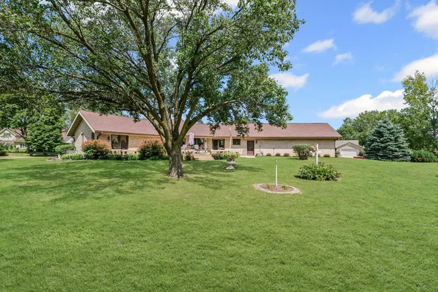 $429,000 | 800 Cambridge Drive, Paxton, IL 60957