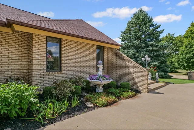 $429,000 | 800 Cambridge Drive, Paxton, IL 60957
