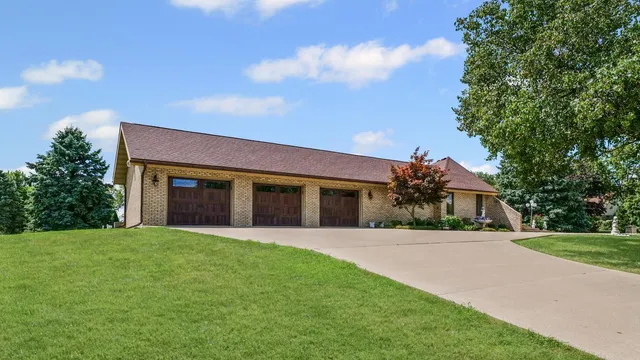 $429,000 | 800 Cambridge Drive, Paxton, IL 60957