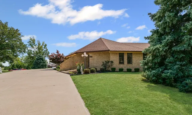 $429,000 | 800 Cambridge Drive, Paxton, IL 60957