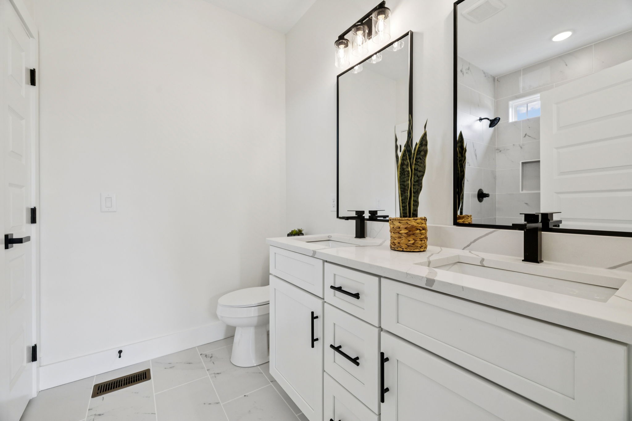 6437 Hopewell Road Springfield, TN 37172 - Photo 42 of 87 a bathroom with a double vanity sink toilet and a mirror
