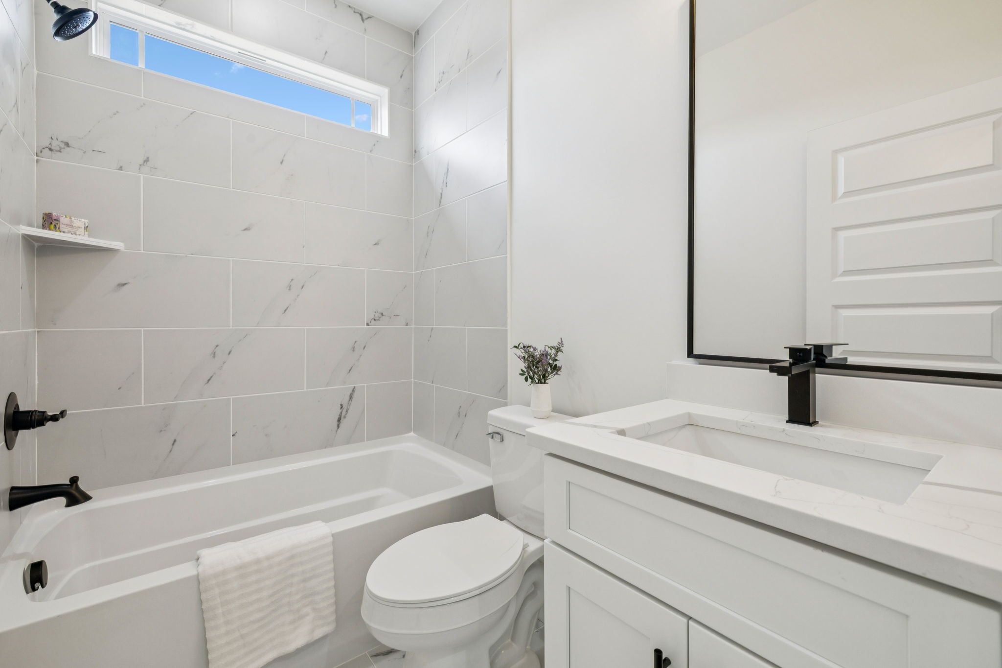 6437 Hopewell Road Springfield, TN 37172 - Photo 50 of 87 a bathroom with a sink a toilet and a bathtub