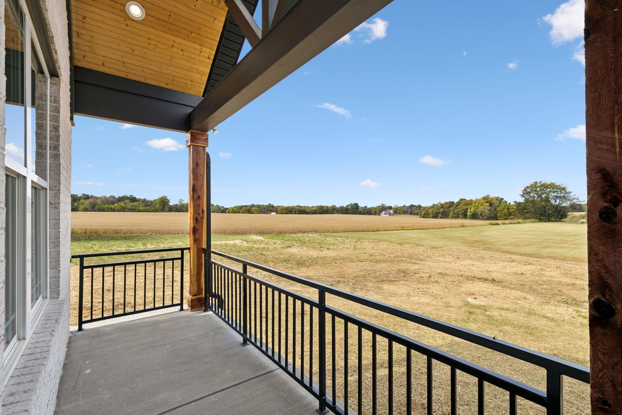 6437 Hopewell Road Springfield, TN 37172 - Photo 77 of 87 a view of ocean from a balcony