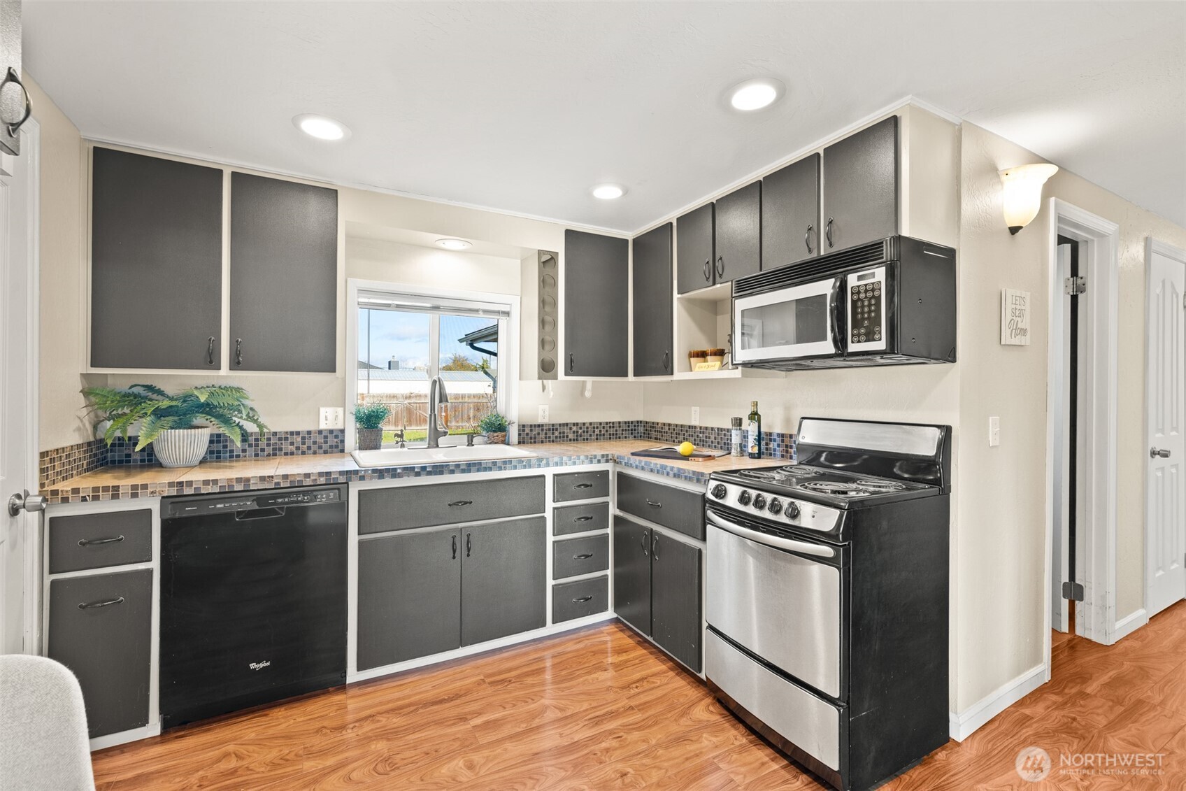 436 West Alder Street Sequim, WA 98382 - Photo 4 of 39