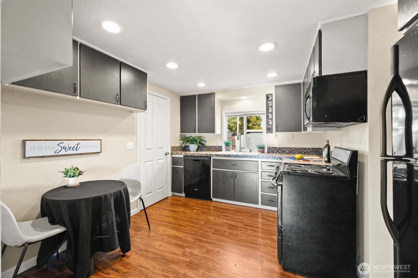 436 West Alder Street Sequim, WA 98382 - Photo 9 of 39