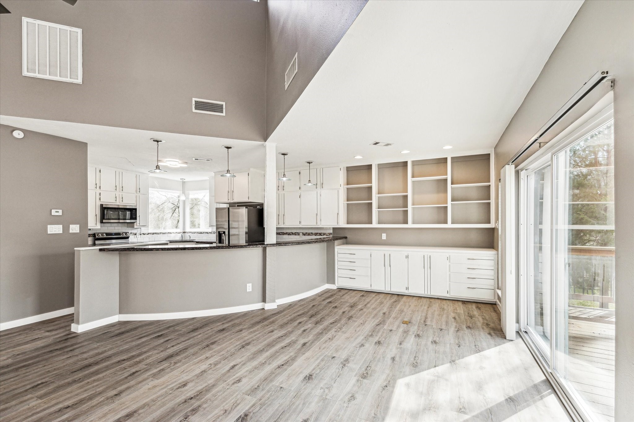146 Dawns Edge Conroe, TX 77356 - Photo 8 of 39 a large kitchen with a large counter top and stainless steel appliances