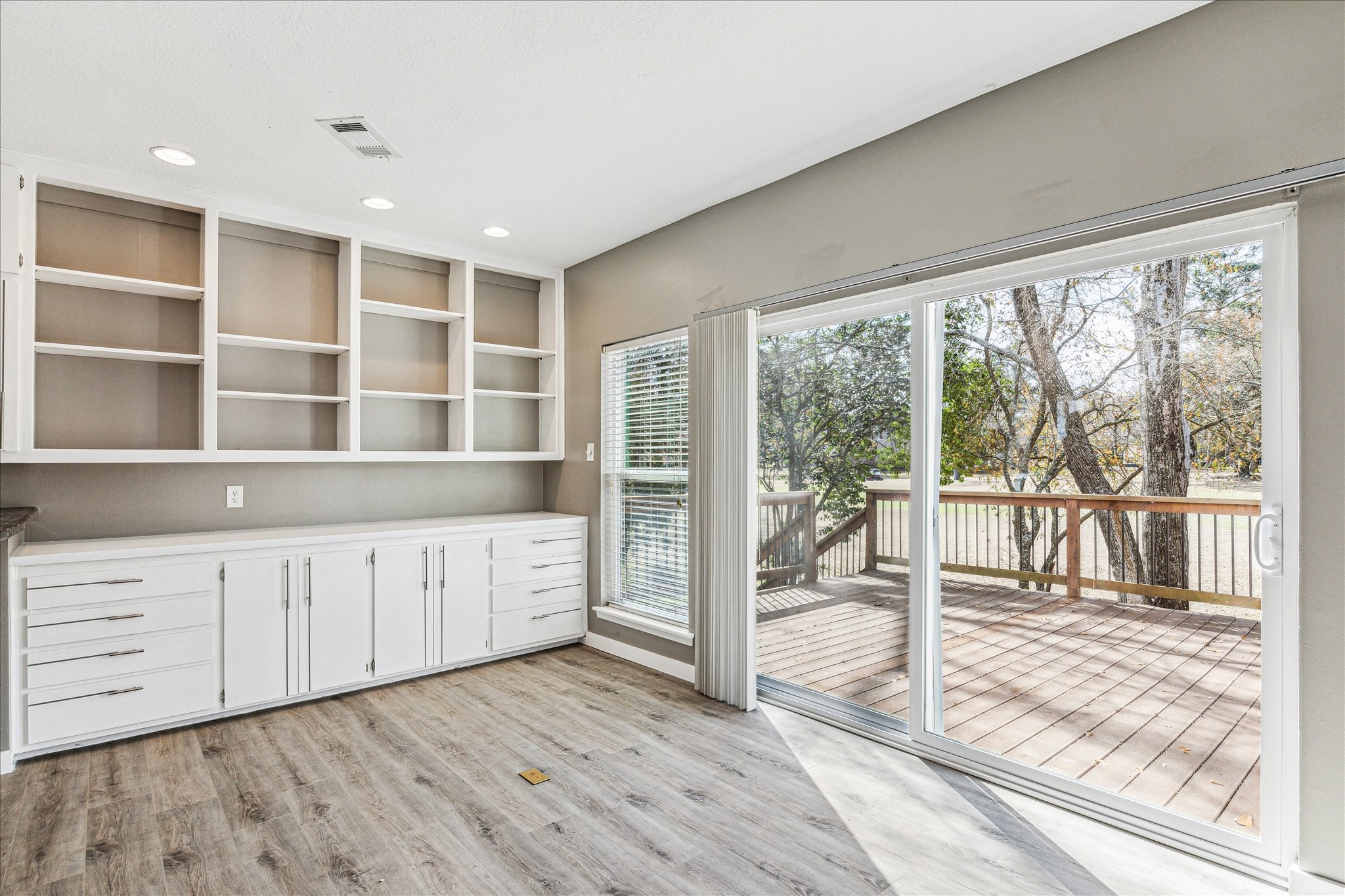 146 Dawns Edge Conroe, TX 77356 - Photo 10 of 39 a large white kitchen with granite countertop a large window