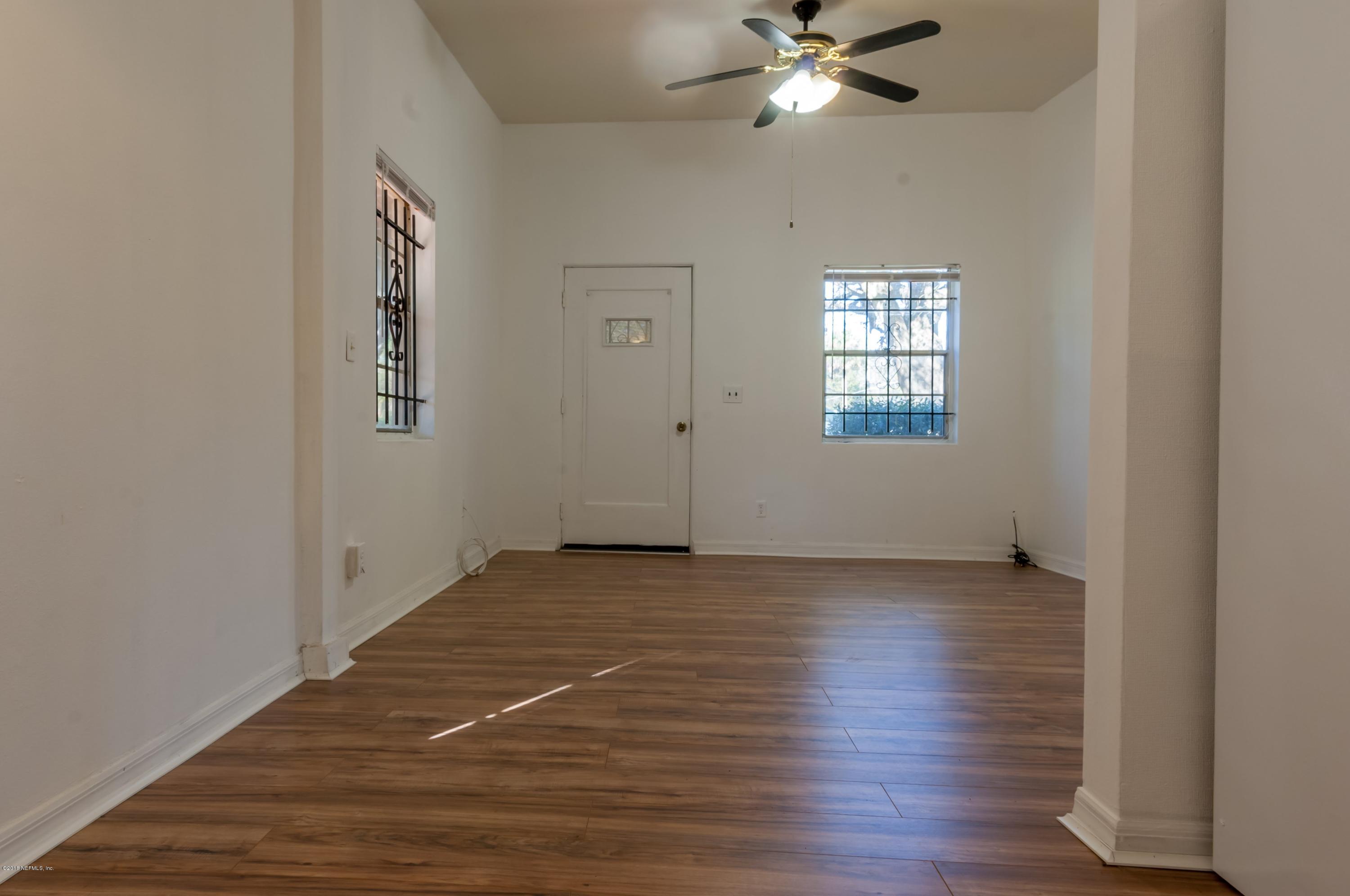 6017 Carnation Road Jacksonville, FL 32209 - Photo 6 of 21 Living area