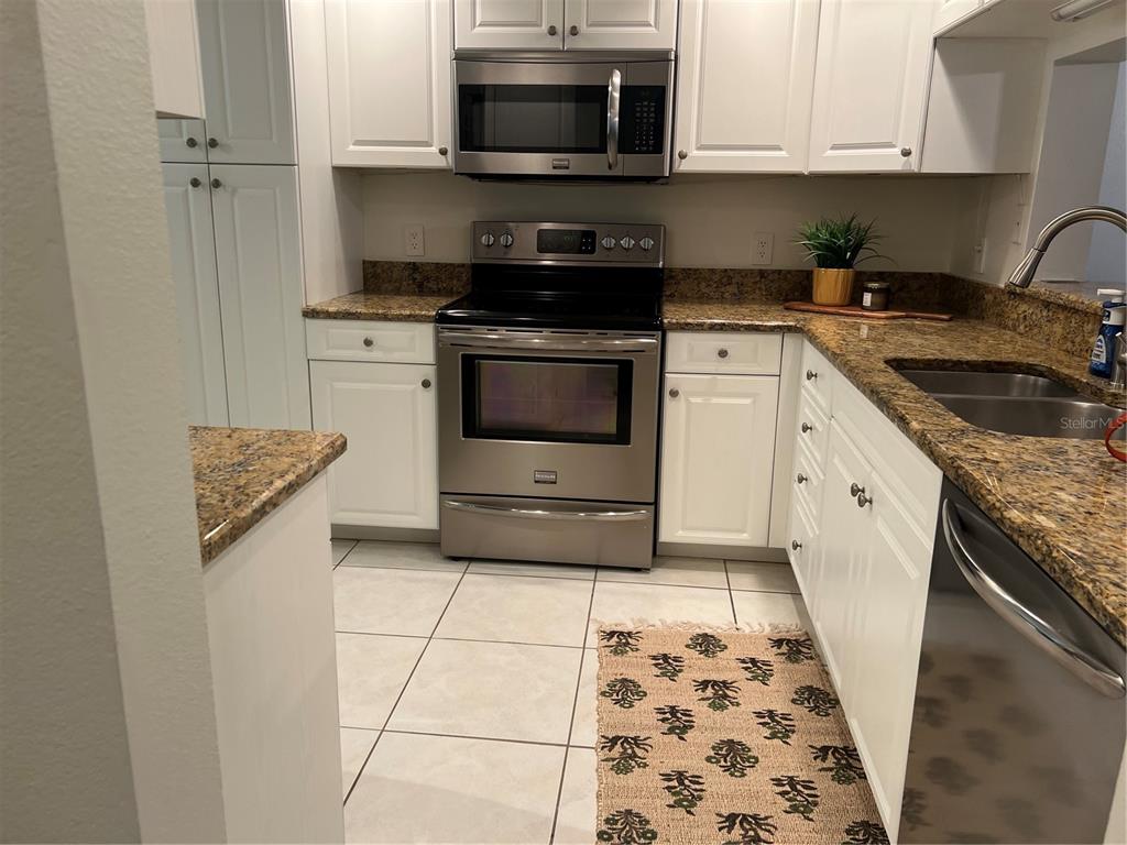 6501 Stone River Road, Unit 309 Bradenton, FL 34203 - Photo 23 of 30 a kitchen with a stove and a microwave