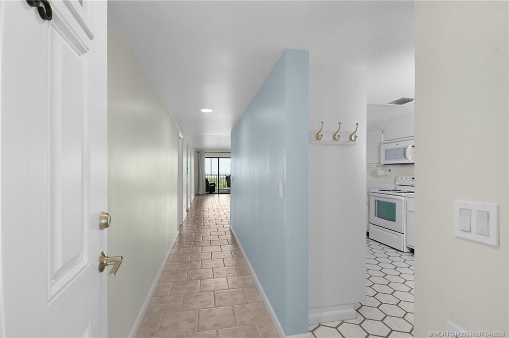 529 Northeast Plantation Road, Unit 105 Jensen Beach, FL 34957 - Photo 7 of 36