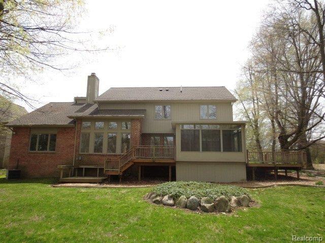 47652 Rochester Drive Novi, MI 48374 - Photo 2 of 14 IMG_7076.JPG