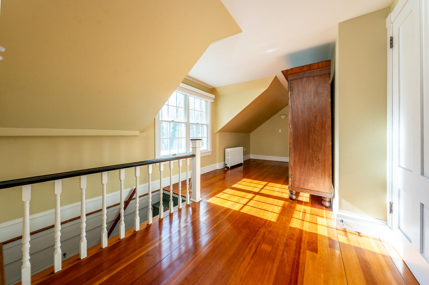 223 Main Street Wellfleet, MA 02667 - Photo 39 of 70 upperhallway
