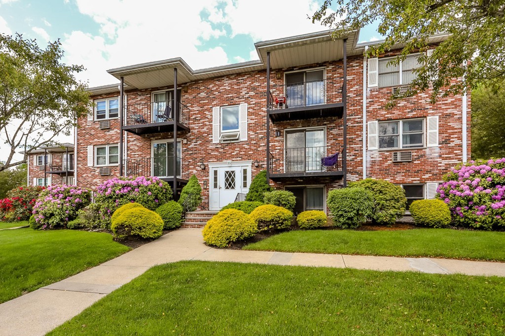 25 Pine Street, Unit M Canton, MA 02021 - Photo 1 of 12 Gallery Image 1