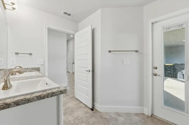 $420,000 | 5463 Knights Lndg Drive, Lakeland, FL 33810