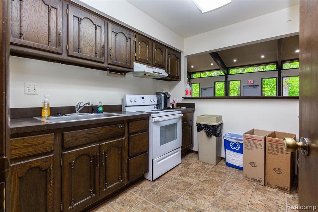 27330 Arborway Road, Unit 17 Southfield, MI 48033 - Photo 47 of 50 Gallery Image 47