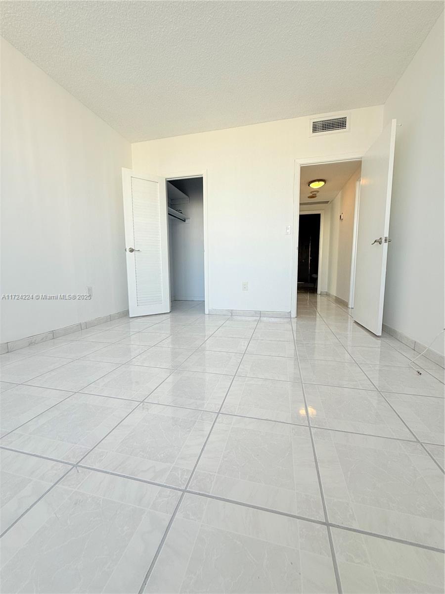 500 Bayview Drive, Unit 1031 Sunny Isles Beach, FL 33160 - Photo 38 of 40 an empty room with a bathroom