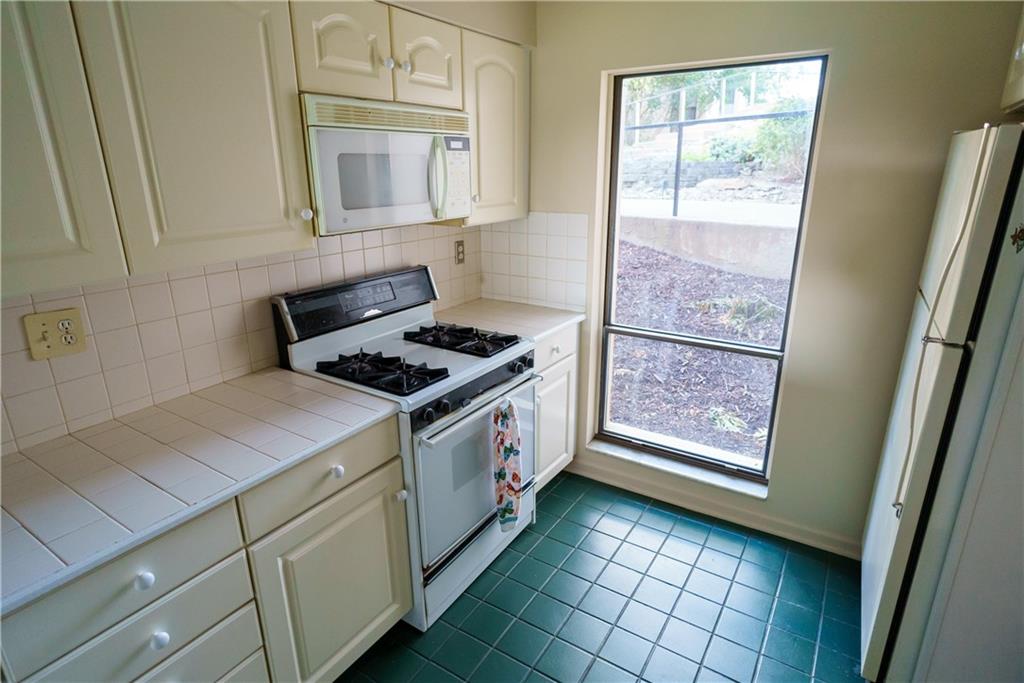 2034 Swallow Hill Road, Unit 320 Pittsburgh, PA 15220 - Photo 2 of 20 Gallery Image 2