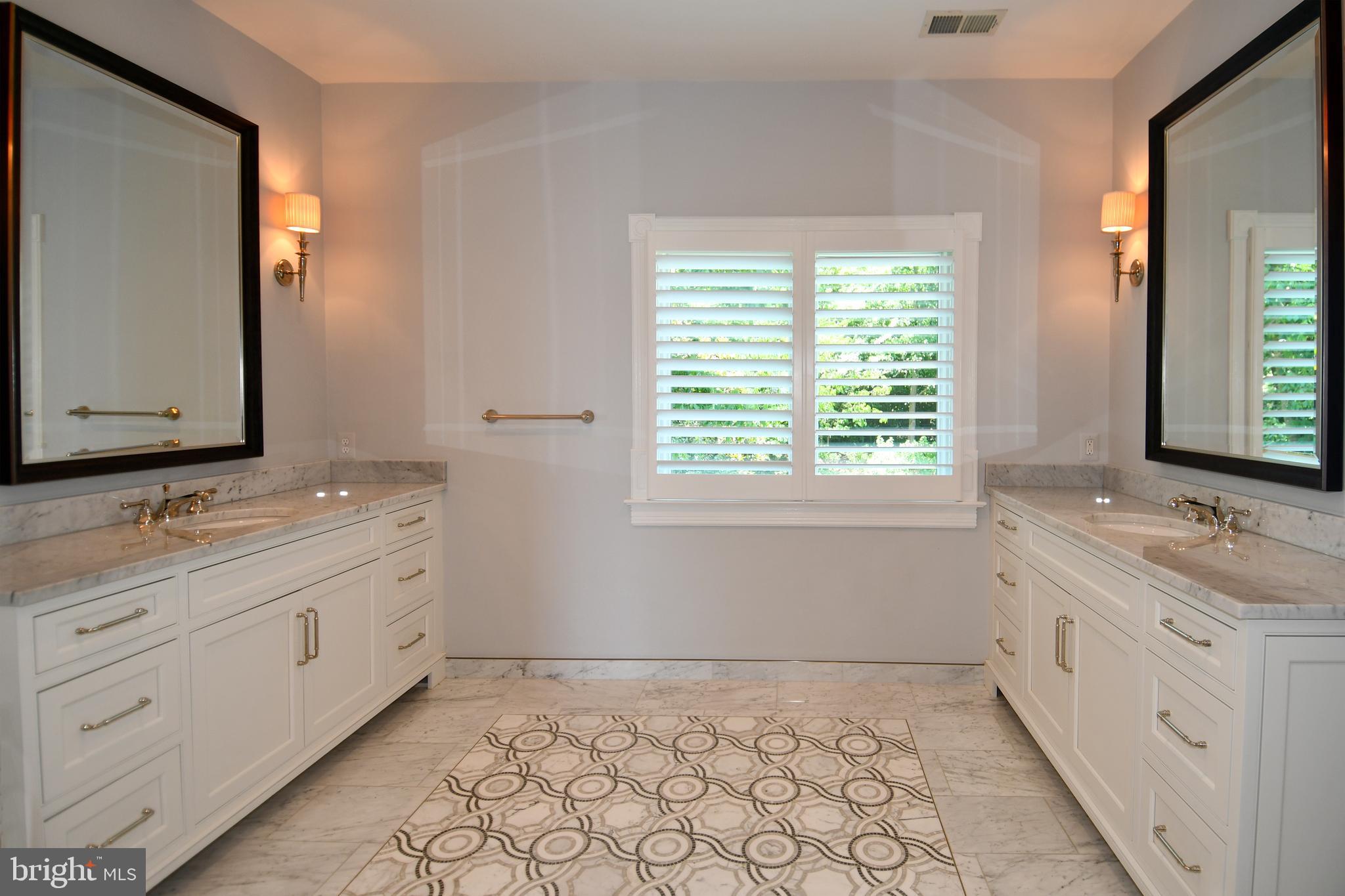 7808 Southdown Road Alexandria, VA 22308 - Photo 65 of 99 Primary bathroom