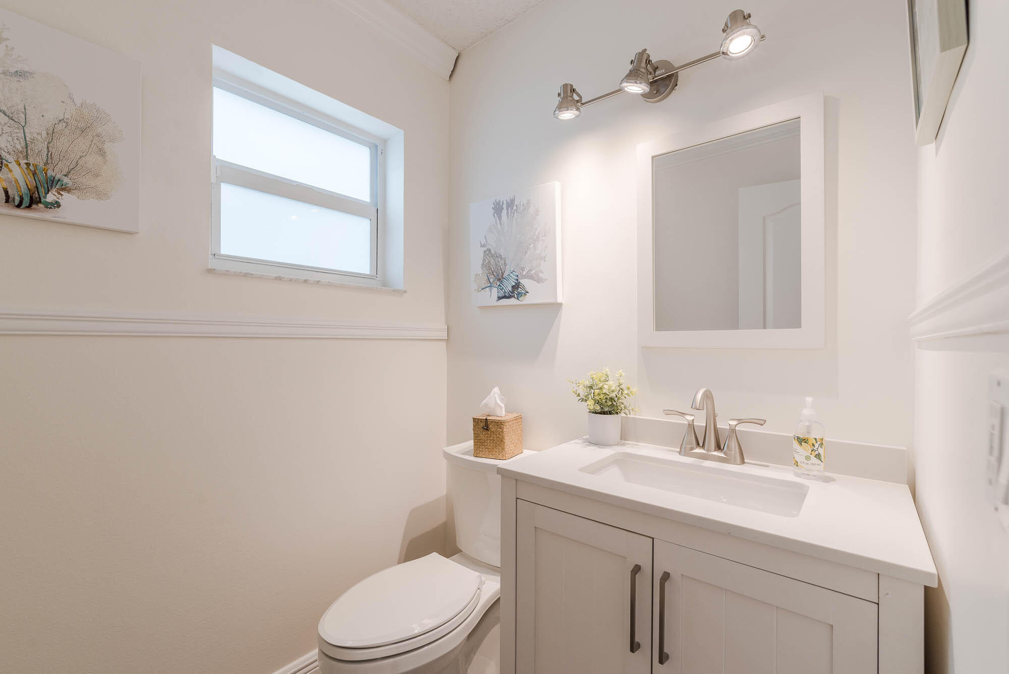 25 Commodore Place Palm Beach Gardens, FL 33418 - Photo 15 of 68 a bathroom with a sink a toilet and mirror