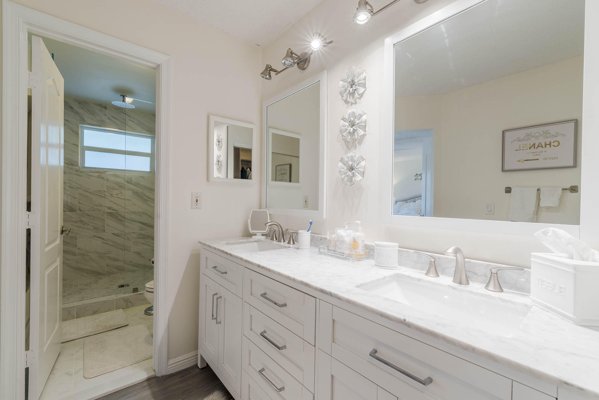25 Commodore Place Palm Beach Gardens, FL 33418 - Photo 19 of 68 a bathroom with a granite countertop sink mirror and double