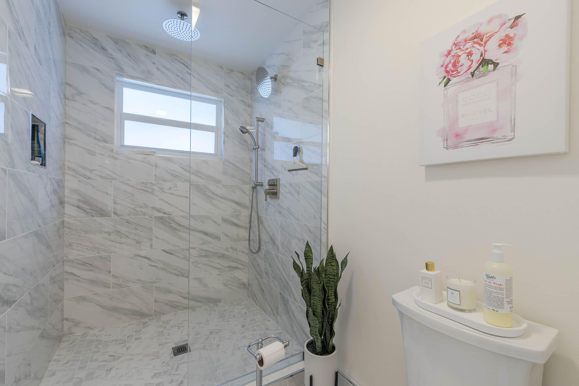 25 Commodore Place Palm Beach Gardens, FL 33418 - Photo 20 of 68 a bathroom with a shower sink and mirror