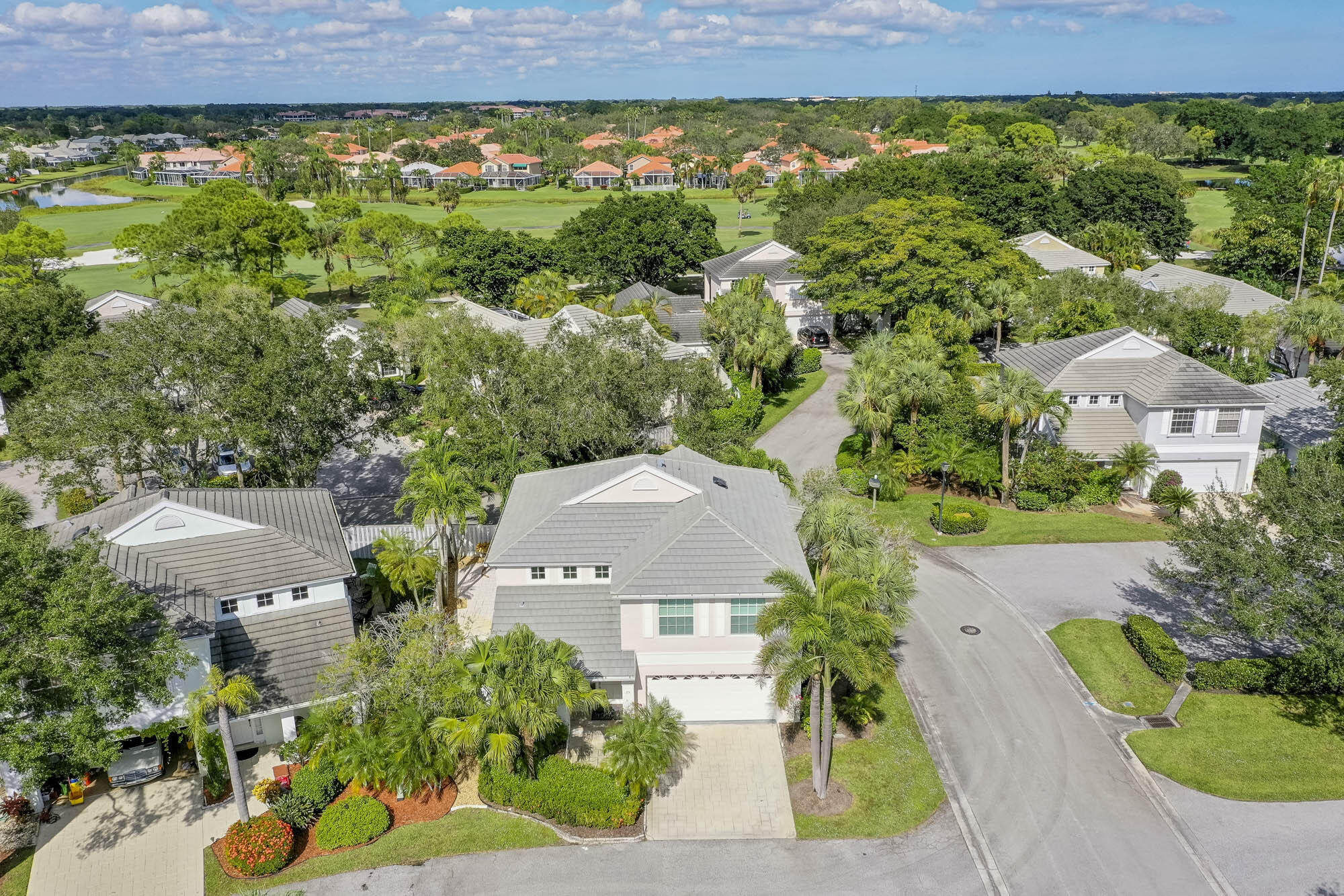 25 Commodore Place Palm Beach Gardens, FL 33418 - Photo 30 of 68 an aerial view of a house with a yard