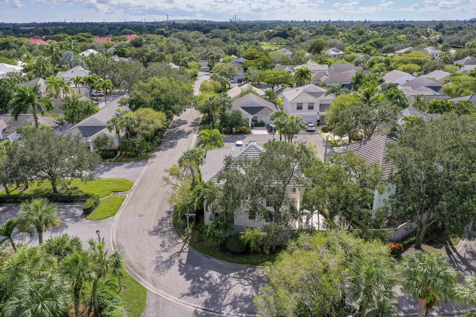 25 Commodore Place Palm Beach Gardens, FL 33418 - Photo 31 of 68 an aerial view of residential houses with outdoor space and trees