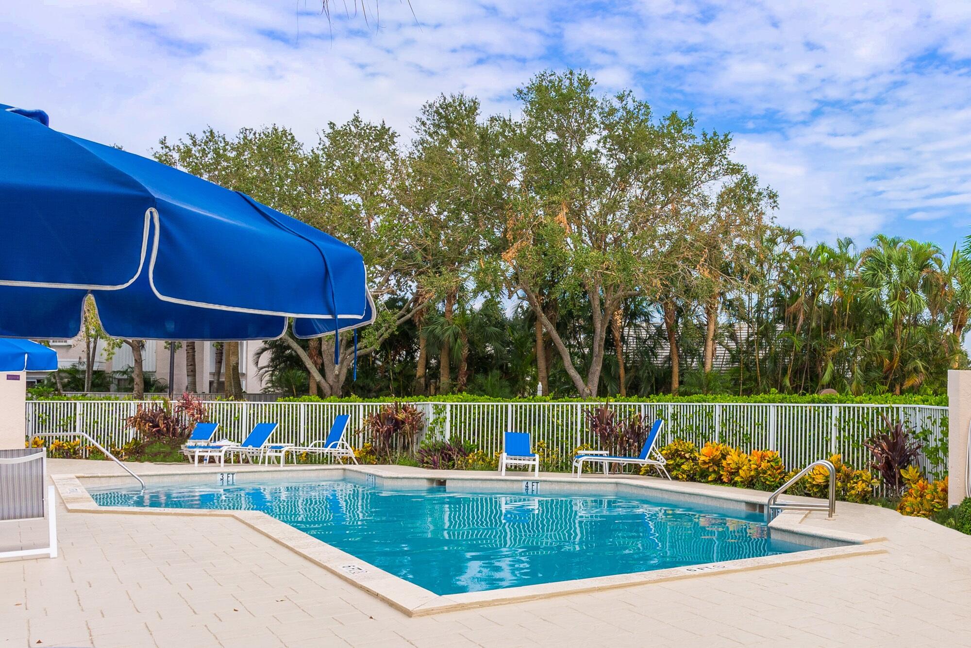 25 Commodore Place Palm Beach Gardens, FL 33418 - Photo 33 of 68 Pool