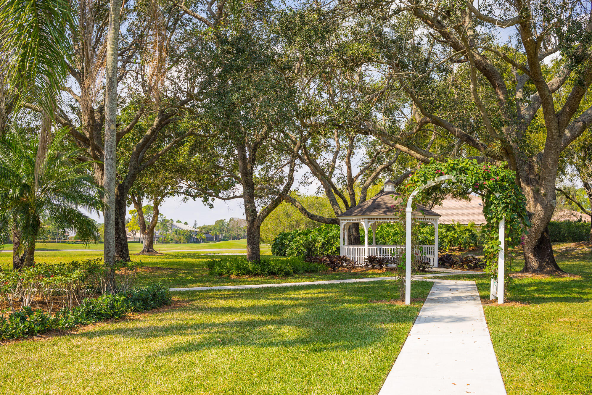 25 Commodore Place Palm Beach Gardens, FL 33418 - Photo 49 of 68 PGA National_gazebo