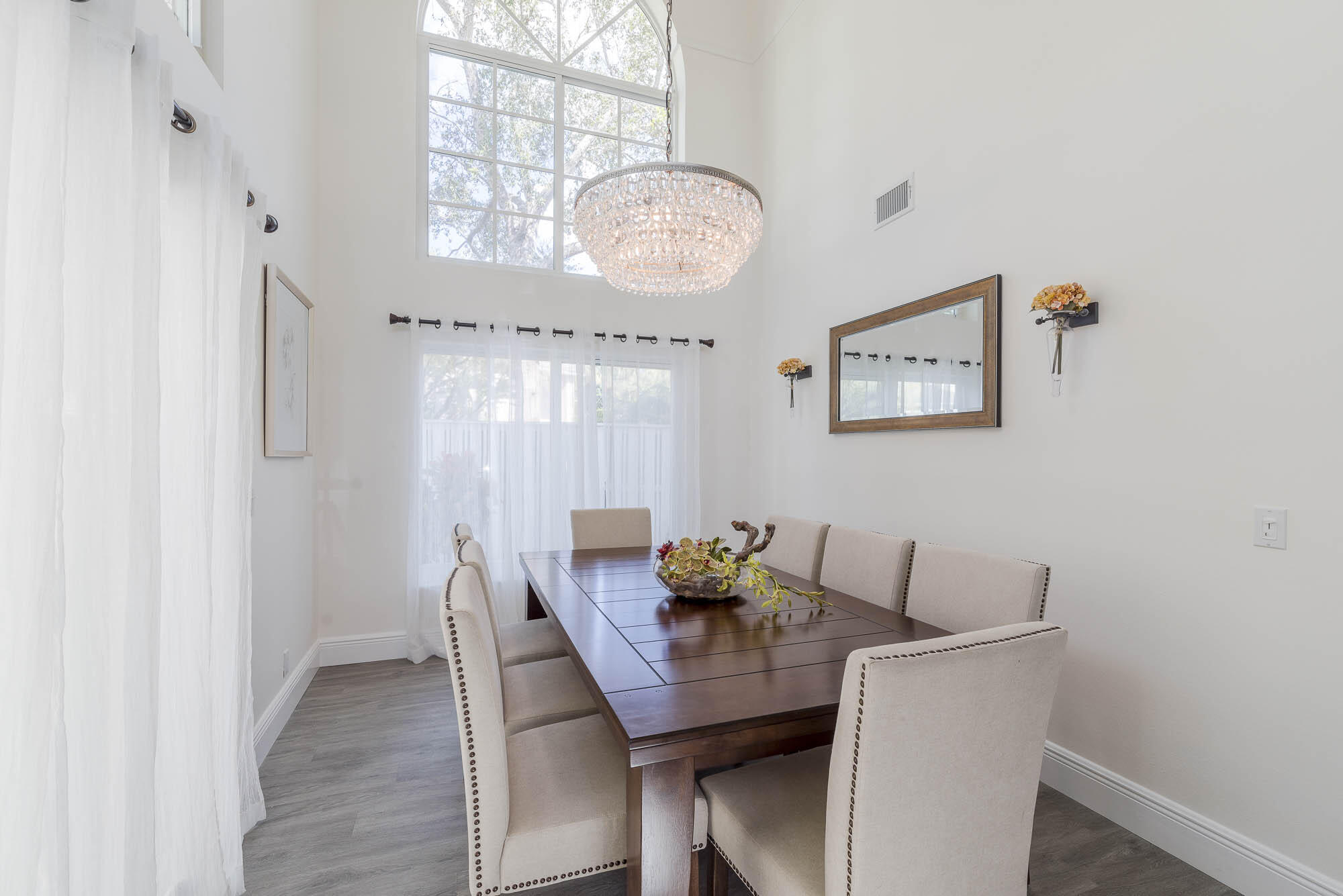 25 Commodore Place Palm Beach Gardens, FL 33418 - Photo 7 of 68 a dining room with furniture and window
