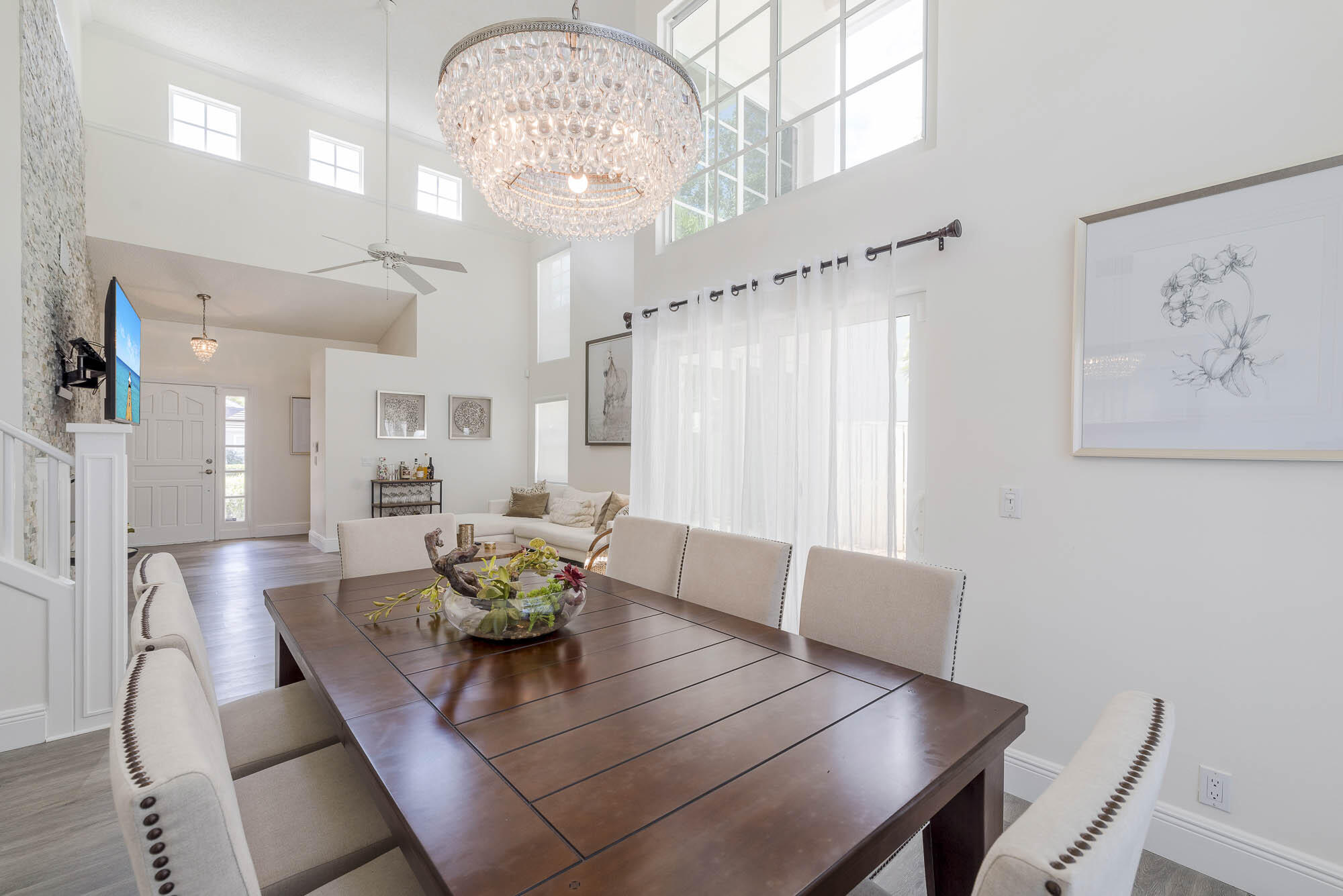 25 Commodore Place Palm Beach Gardens, FL 33418 - Photo 8 of 68 a view of a dining room with furniture a chandelier and wooden floor