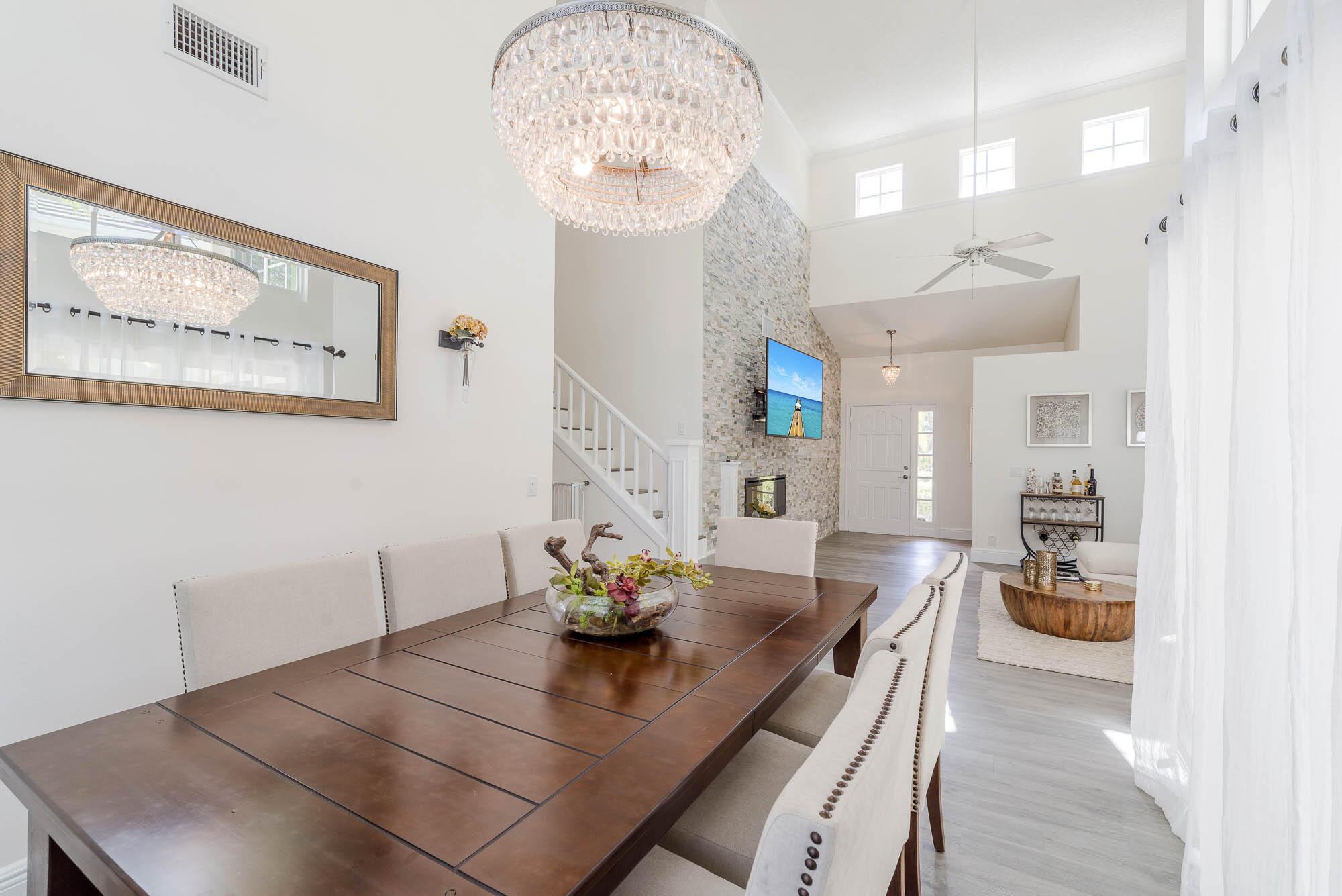 25 Commodore Place Palm Beach Gardens, FL 33418 - Photo 9 of 68 a view of a dining room with furniture and a chandelier
