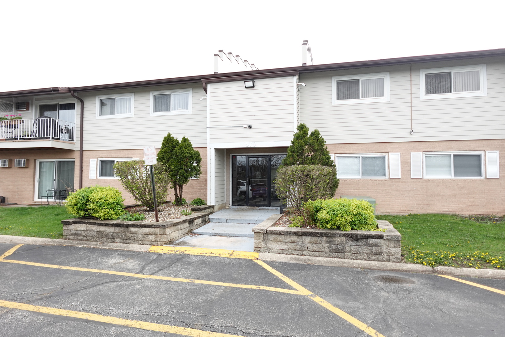 870 East Old Willow Road, Unit 153 Prospect Heights, IL 60070 - Photo 1 of 29