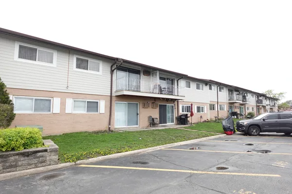 $1,895 | 870 East Old Willow Road, Unit 153, Prospect Heights, IL 60070
