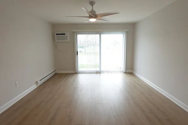 $1,895 | 870 East Old Willow Road, Unit 153, Prospect Heights, IL 60070