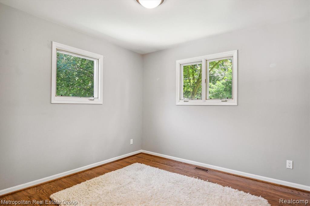2405 Keith Road West Bloomfield, MI 48324 - Photo 23 of 43
