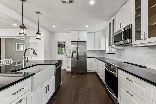 $5,400 | 642 Geneva Place, Tampa, FL 33606