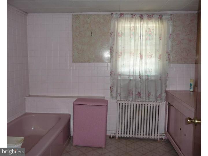220 New Jersey Avenue Riverside, NJ 08075 - Photo 16 of 19 Bathroom
